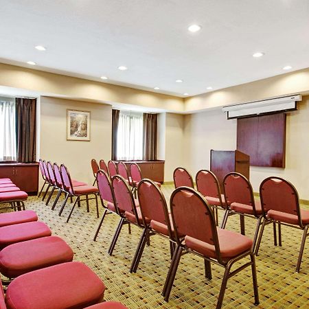 מלון Super 8 By Wyndham San Antonio Airport North מראה חיצוני תמונה
