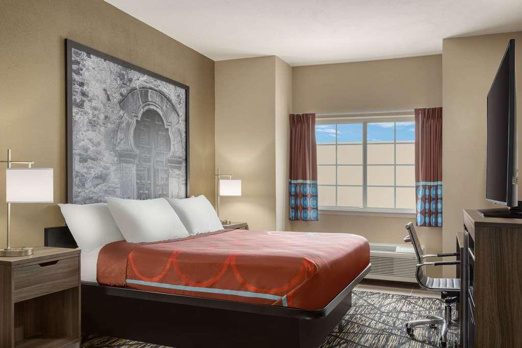מלון Super 8 By Wyndham San Antonio Airport North חדר תמונה